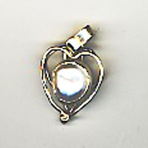 Heart pearl pendant